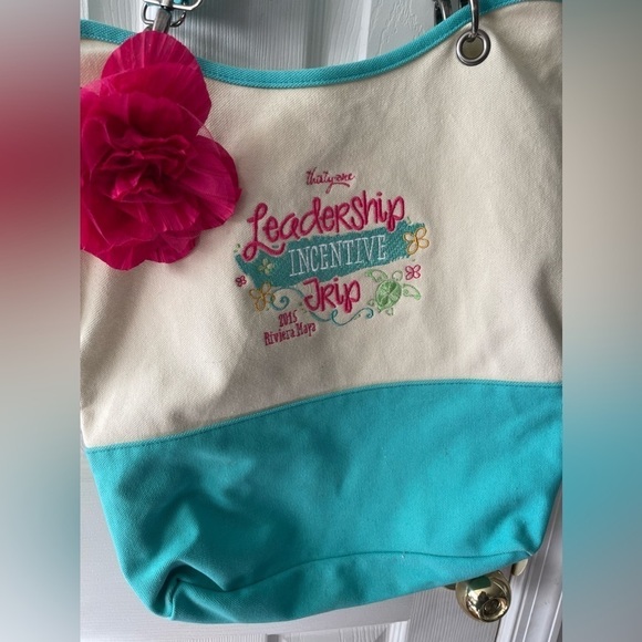 Thirty-one Leadership Incentive Trip 2015 Canvas Crew Tote - Picture 1 of 9